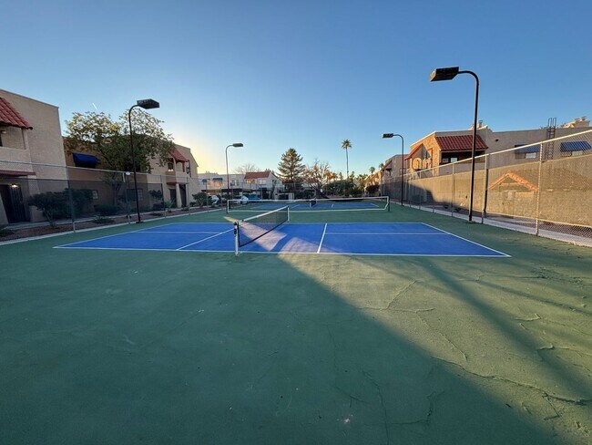 Building Photo - Charming 2BED/2BATH Condo located in Spring Oaks Community.