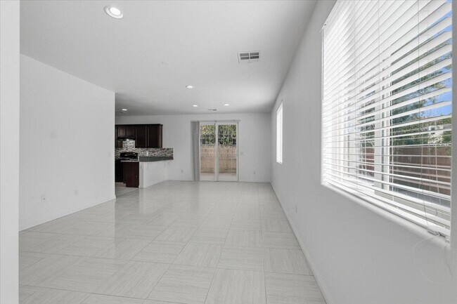 Building Photo - 752 Looking Bear Ct