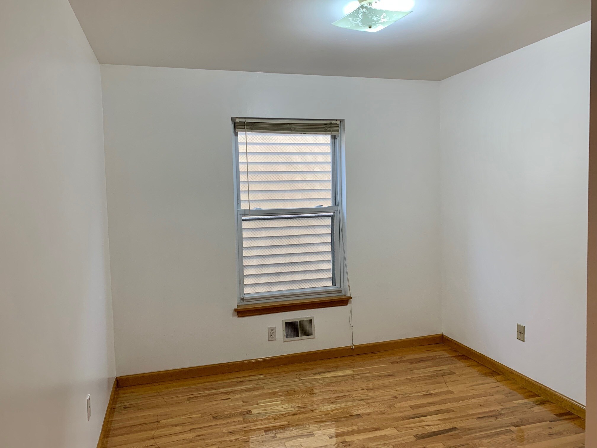 Building Photo - 422A Warren St