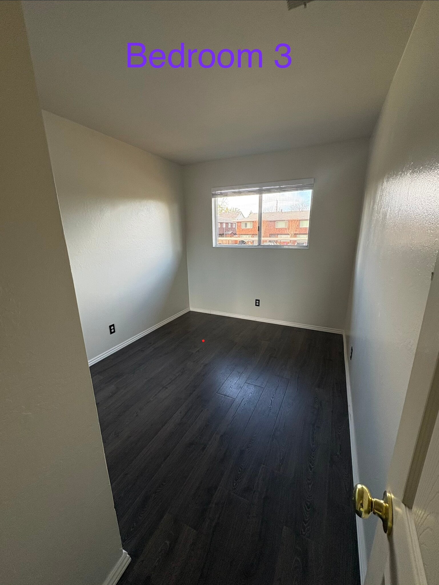 Room 3 - 4128 Ravenwood Pl