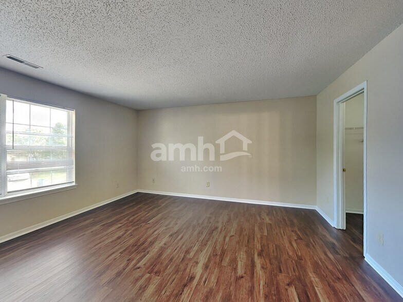 Building Photo - 7650 Scatter Woods Ln