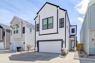 Building Photo - 8120 Esther Acres Ln