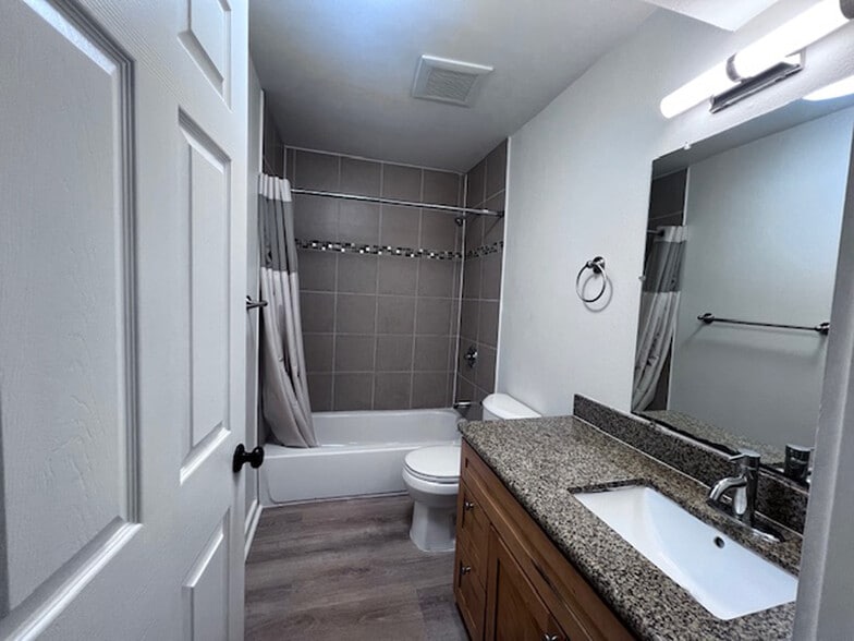 Building Photo - 699 30th St