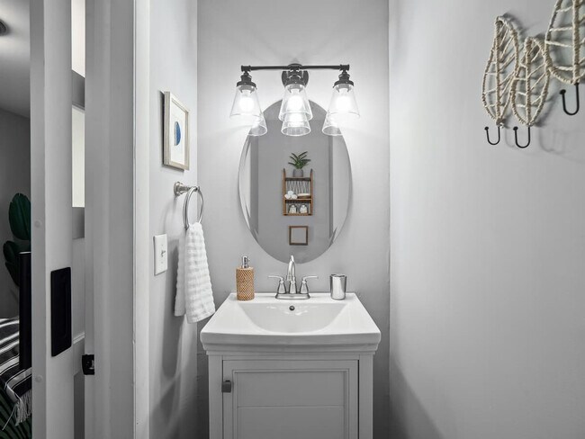 Building Photo - 2804 6th St