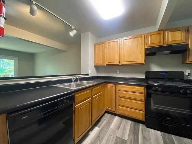 Building Photo - 1009 W Cascade Ave