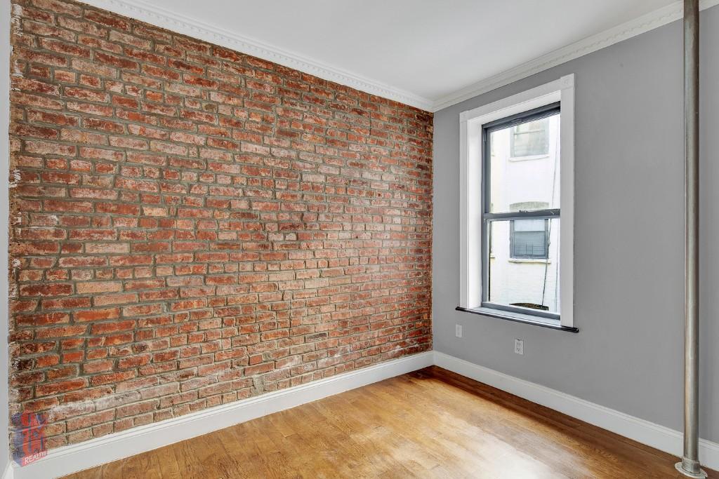 Building Photo - 314 E 106th St