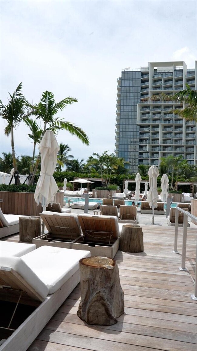 Building Photo - 2301 Collins Ave