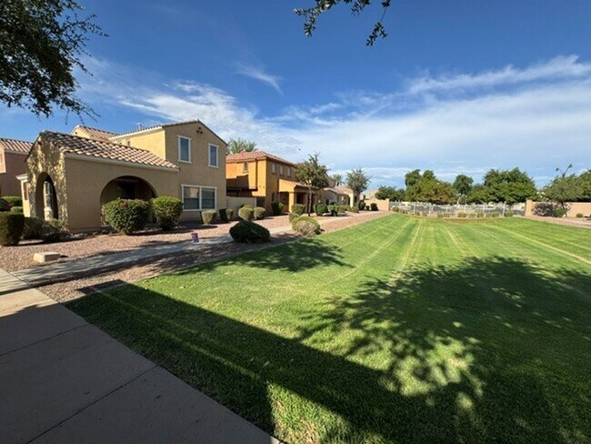Building Photo - **STUNNING 3 BEDROOM/2.5 BATHROOM HOUSE IN LOCATED IN LYONS GATE (RAY & HIGLEY)**