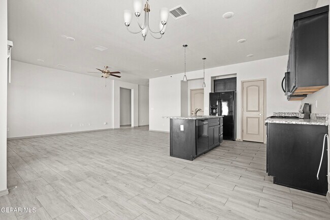 Building Photo - 12049 Hidden Gdns