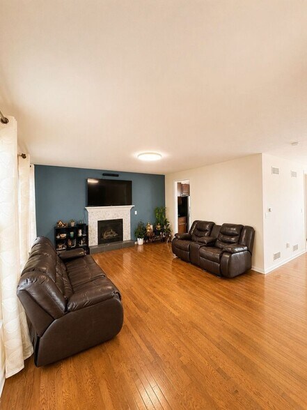 Building Photo - 10551 Cherry Grove Ct