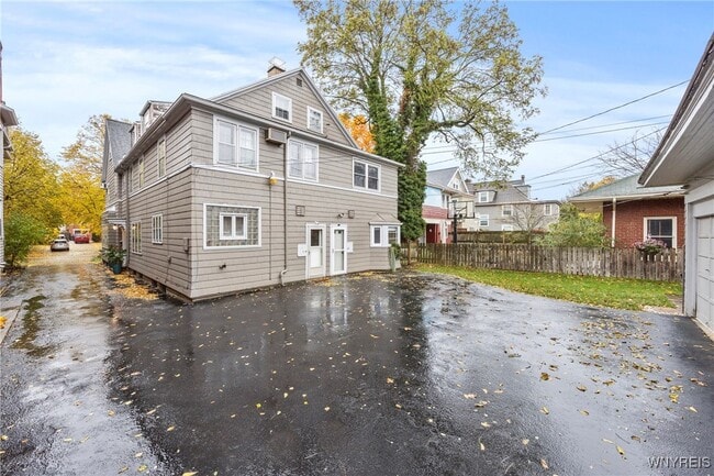 Building Photo - 736 Lafayette Ave