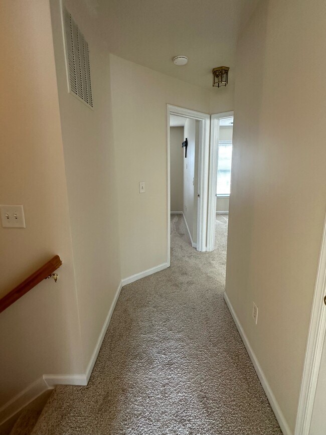 Building Photo - 803 Marquette Dr