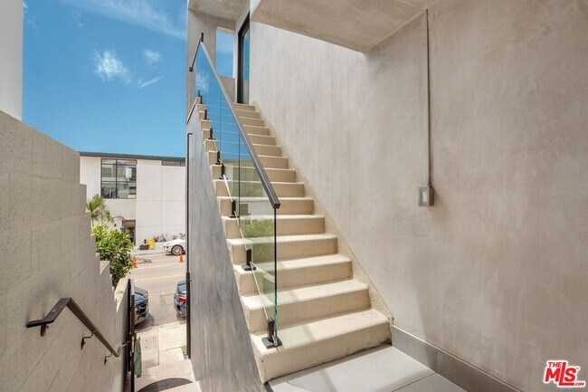 Building Photo - 4108 Highland Ave