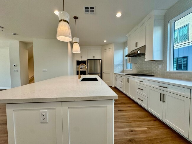 Building Photo - BRAND NEW 4 BED, 3.5 BATHS, 2070 SQ FT TOWNHOME BY KH HOMES
