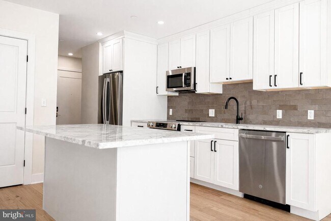 Building Photo - 128 N Bond St