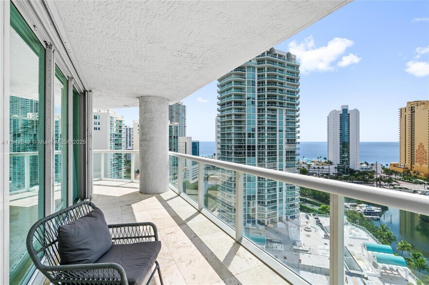 Building Photo - 16500 Collins Ave