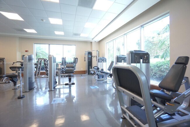 Building Photo - 1060 Brickell Ave