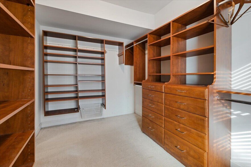 Building Photo - 7216 S South Shore Dr