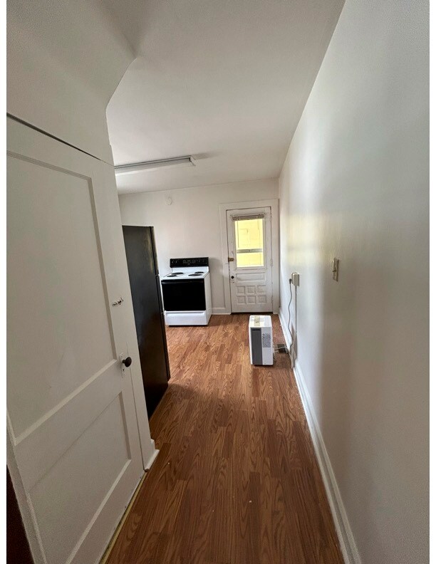 Kitchen - 209 1/2 Maple St