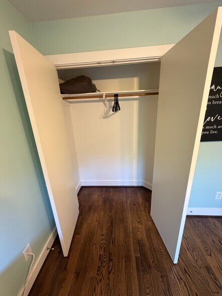 Building Photo - 5810 Darling St