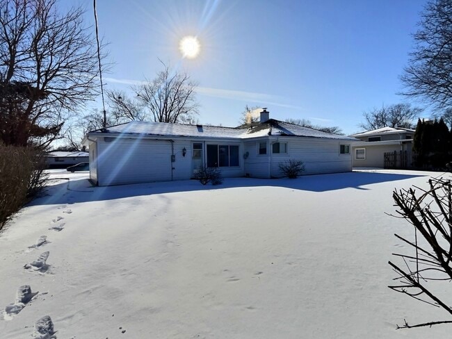 Building Photo - 2946 Knollwood Ln