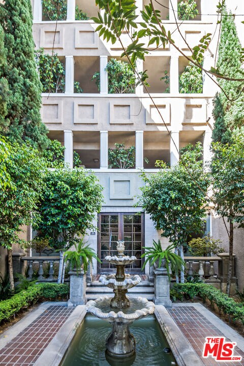 Building Photo - 8455 Fountain Ave