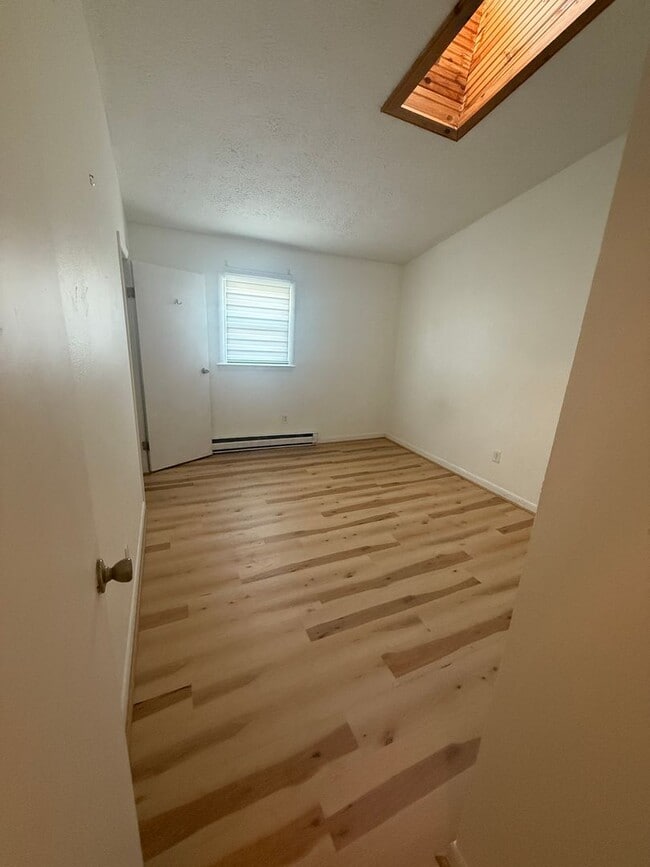 Building Photo - 228 Adams Ln