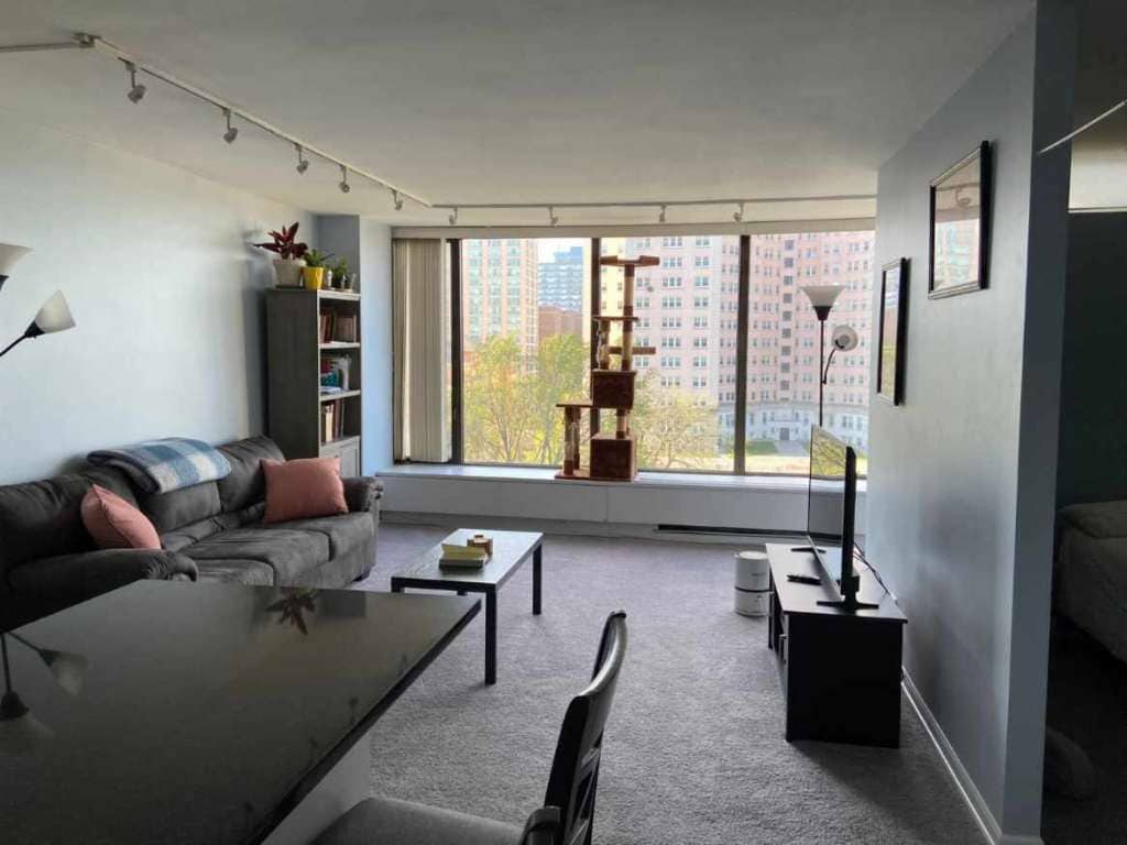 Building Photo - 5455 N Sheridan Rd