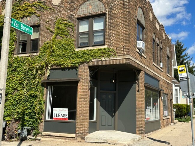 Building Photo - 1603 N Van Buren St