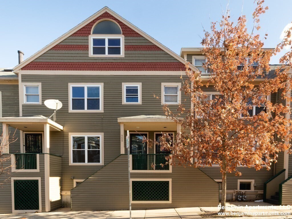 Building Photo - 111 Alban St