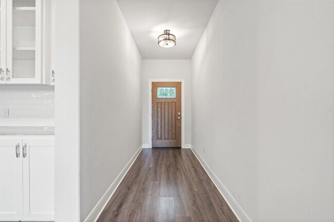 Building Photo - 129 Diamond Head Dr