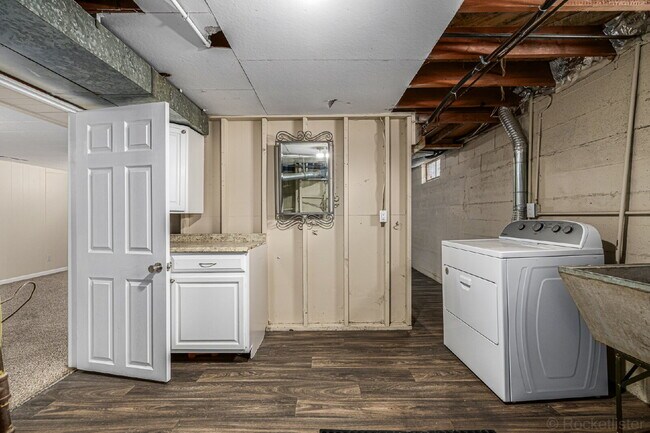 Building Photo - Lovely 5 Bed  / 2 bath in Boston Heights