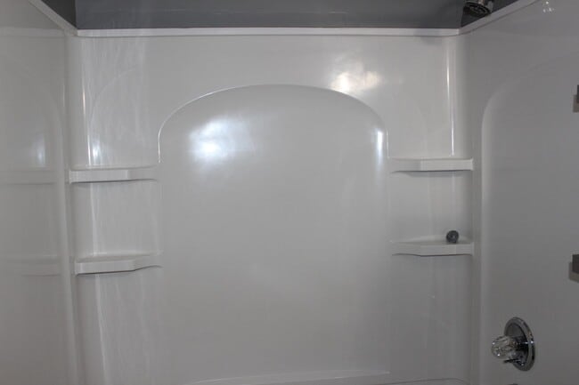 Building Photo - Lake Rim area