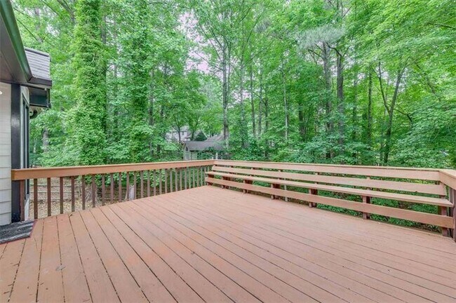 Building Photo - 718 Players Ct