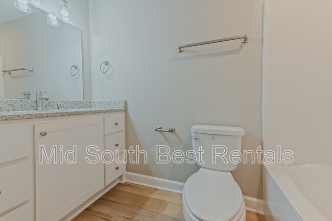 Building Photo - 829 Pine Tree Rd