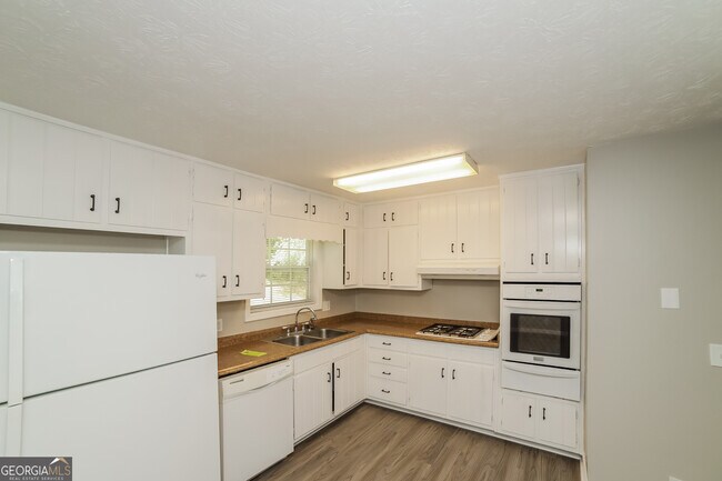 Building Photo - 608 Upland Ridge Dr NW