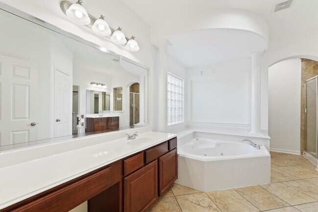 Building Photo - 26422 Creston Woods Dr