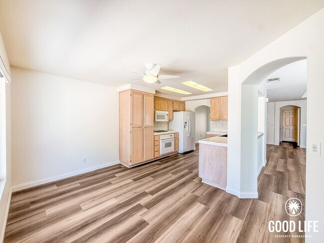 Building Photo - Spacious 3BD/2.5 BA Home in Scripps Ranch with Pool, Private Balcony & In-Unit Laundry