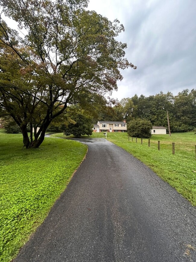 Building Photo - 4-Bedroom, 2-Bathroom Home In Lancaster!