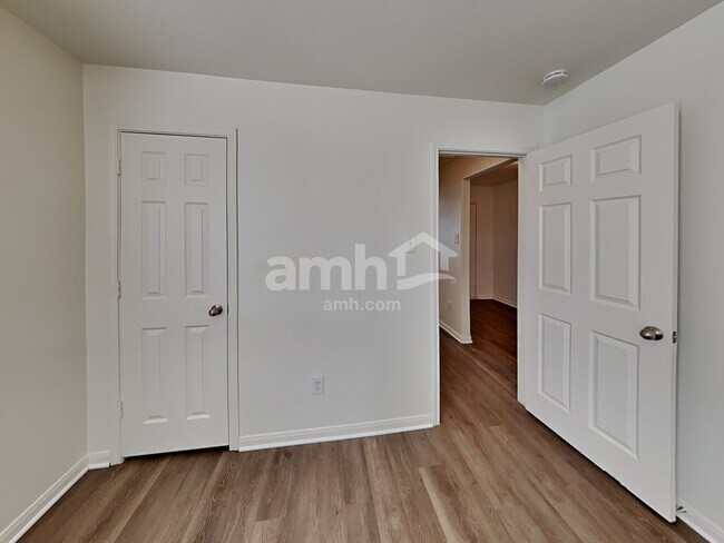 Building Photo - 6823 Manor Terrace Ln