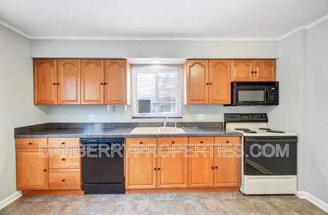 Building Photo - 1133 N Byrne Rd