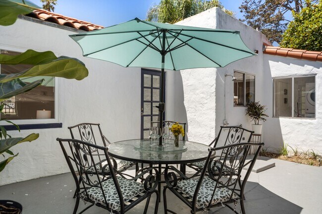 Building Photo - Charming 2 Bed 1 bath "fully furnished monthly rental" in La Jolla Village.