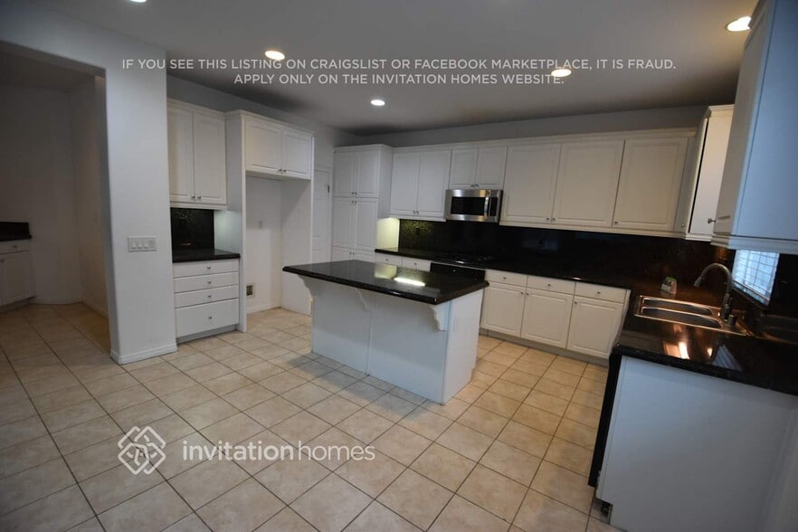 Building Photo - 21779 Redwood Canyon Pl