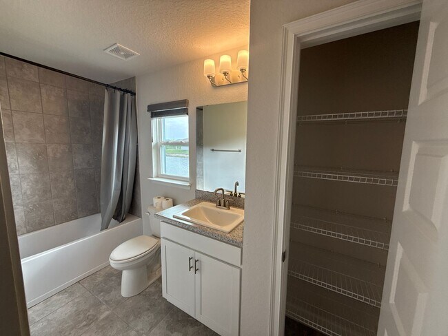 Building Photo - Truly Stunning 4-bedroom, 3-bathroom, 2 car garage in the beautiful new community of Villimar