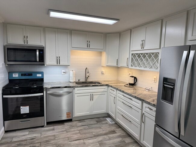 Building Photo - 5735 Stonykill Dr