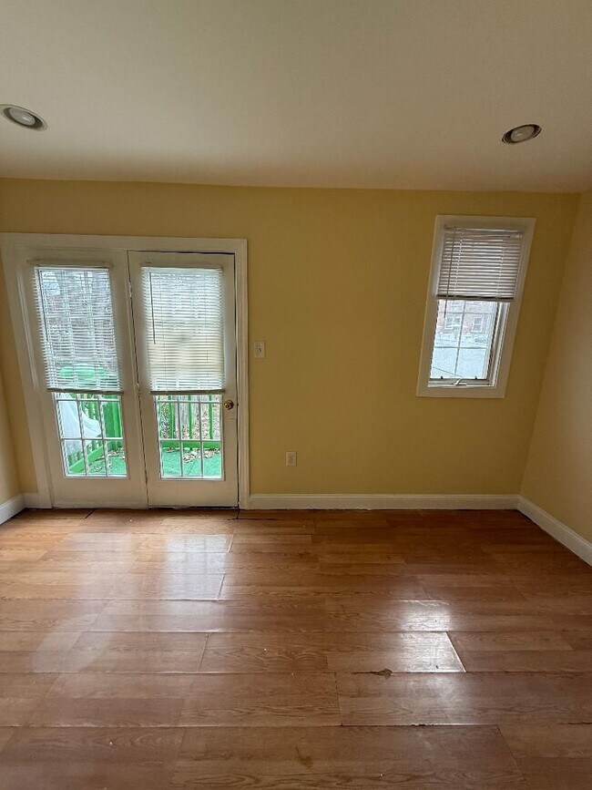 Building Photo - 223 W 23rd St