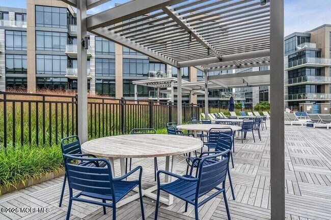 Building Photo - 15 Morris Ave