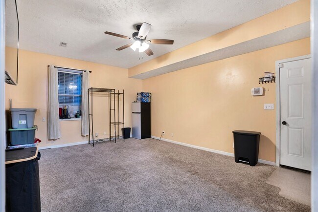 Building Photo - Welcome to Chinook Haven – Your Spacious Retreat Near Fort Campbell!
