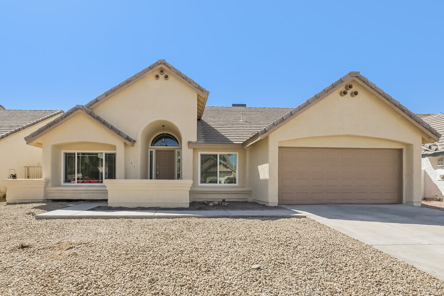 Building Photo - 305 Vallarte Dr