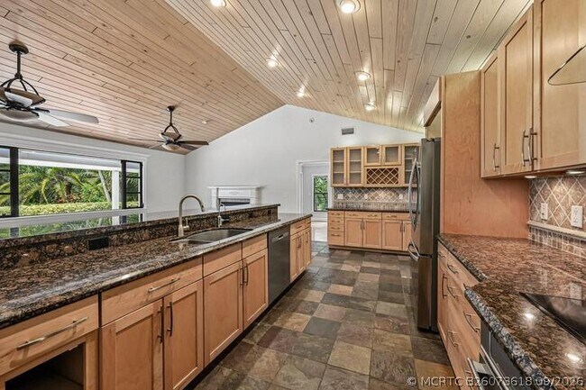 Building Photo - 16700 96th Terrace N